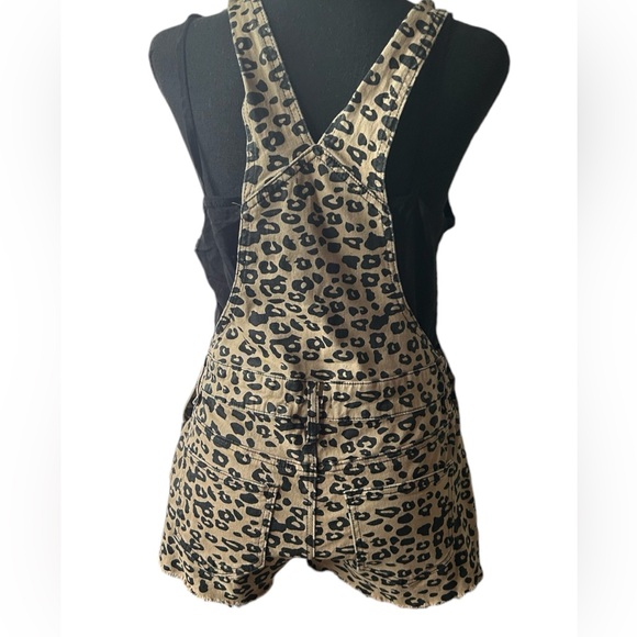 5/25$ ✨ Cheetah Overalls - Picture 9 of 13